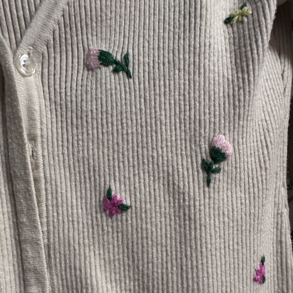 RARE-FAVORITE DAUGHTER The Athena Floral Cardigan 🌸 - Picture 2 of 12